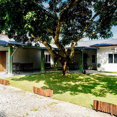 Adorable 3-Bedroom Home With Pool, Wi-Fi And Bbq Rembau 外观 照片