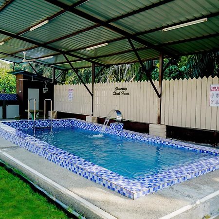 Adorable 3-Bedroom Home With Pool, Wi-Fi And Bbq Rembau 外观 照片