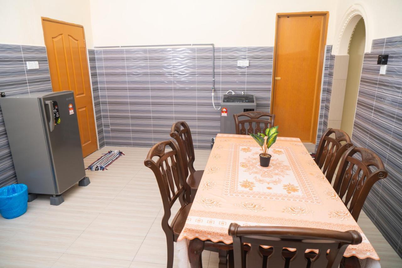 Adorable 3-Bedroom Home With Pool, Wi-Fi And Bbq Rembau 外观 照片