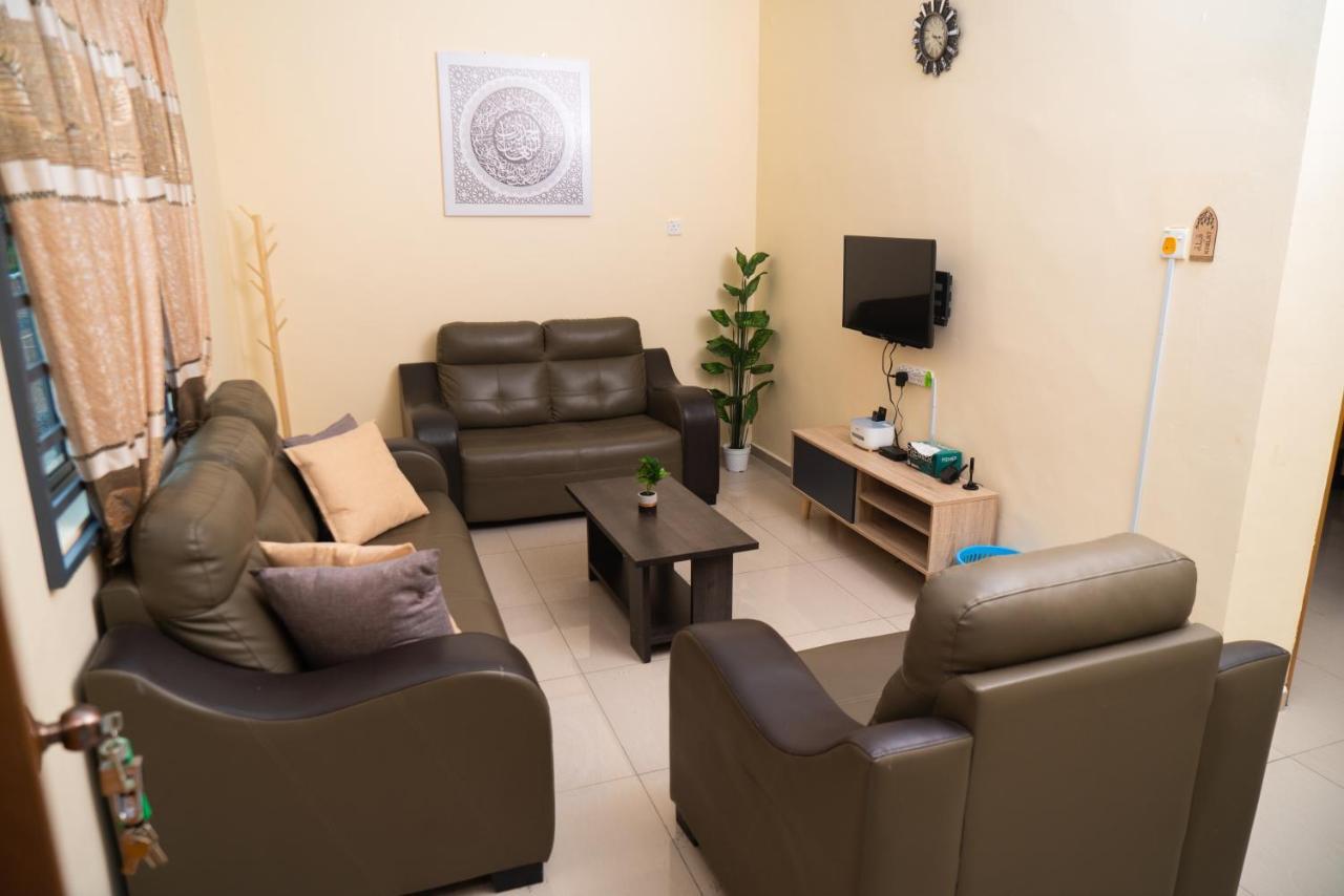 Adorable 3-Bedroom Home With Pool, Wi-Fi And Bbq Rembau 外观 照片