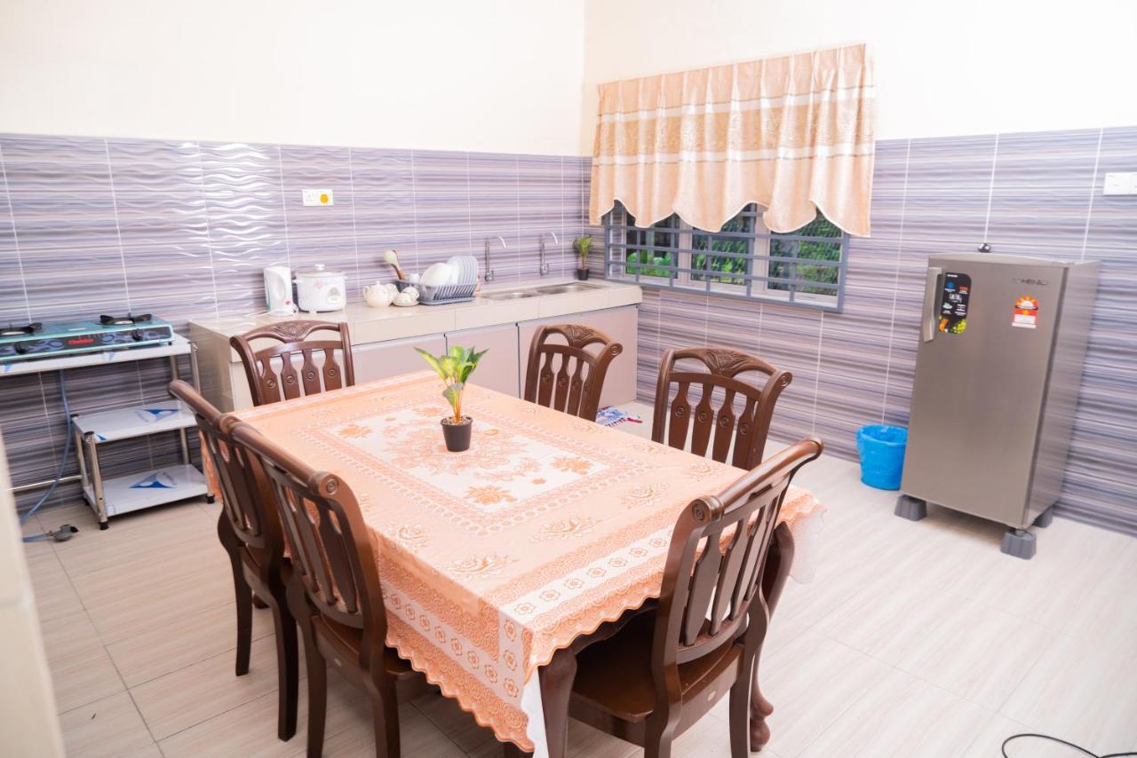 Adorable 3-Bedroom Home With Pool, Wi-Fi And Bbq Rembau 外观 照片