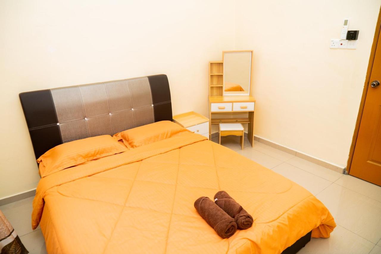 Adorable 3-Bedroom Home With Pool, Wi-Fi And Bbq Rembau 外观 照片