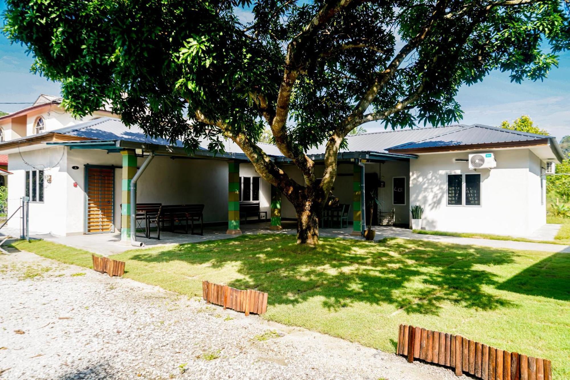 Adorable 3-Bedroom Home With Pool, Wi-Fi And Bbq Rembau 外观 照片