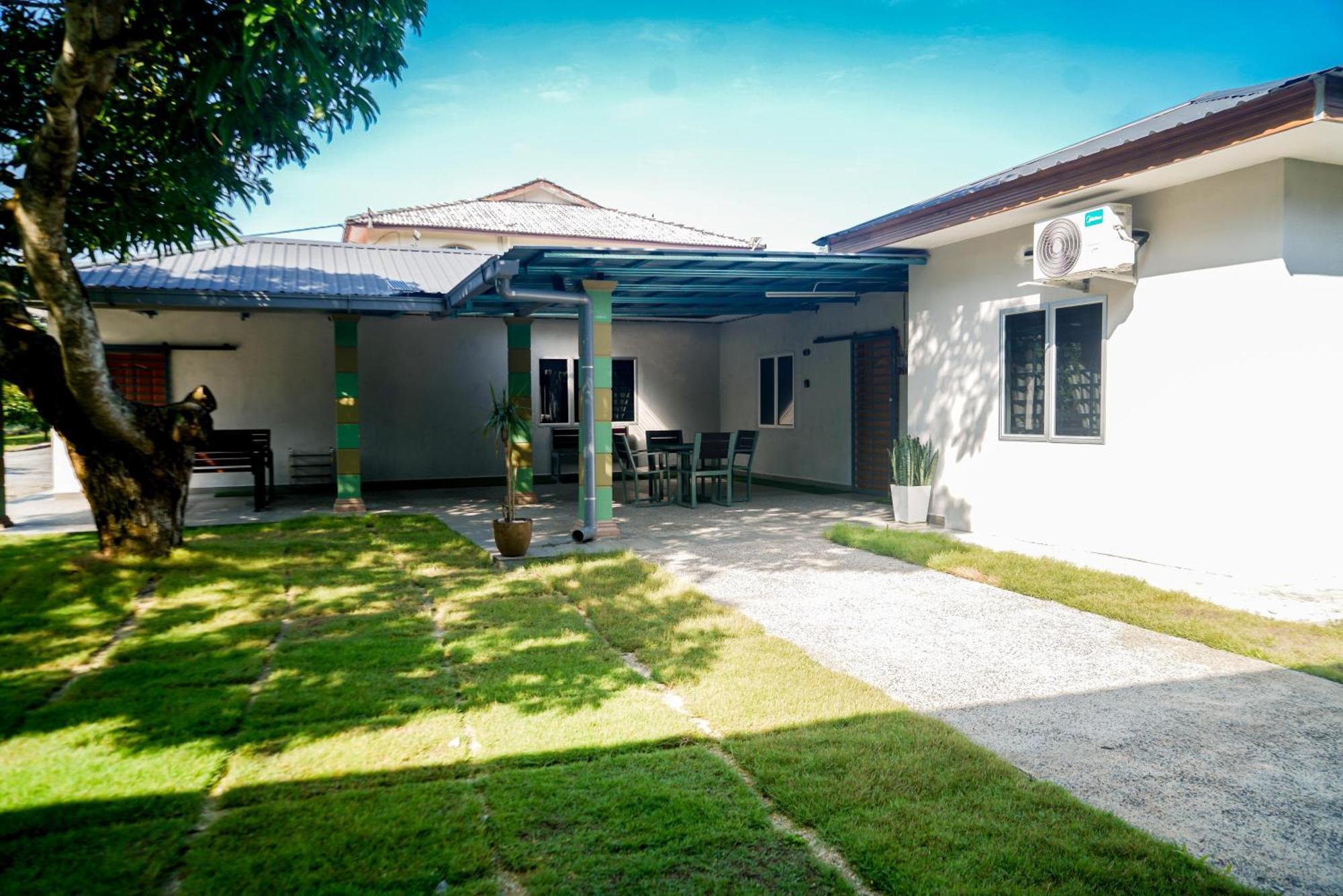Adorable 3-Bedroom Home With Pool, Wi-Fi And Bbq Rembau 外观 照片