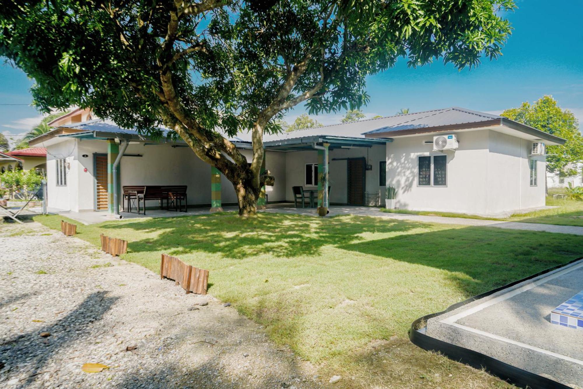 Adorable 3-Bedroom Home With Pool, Wi-Fi And Bbq Rembau 外观 照片